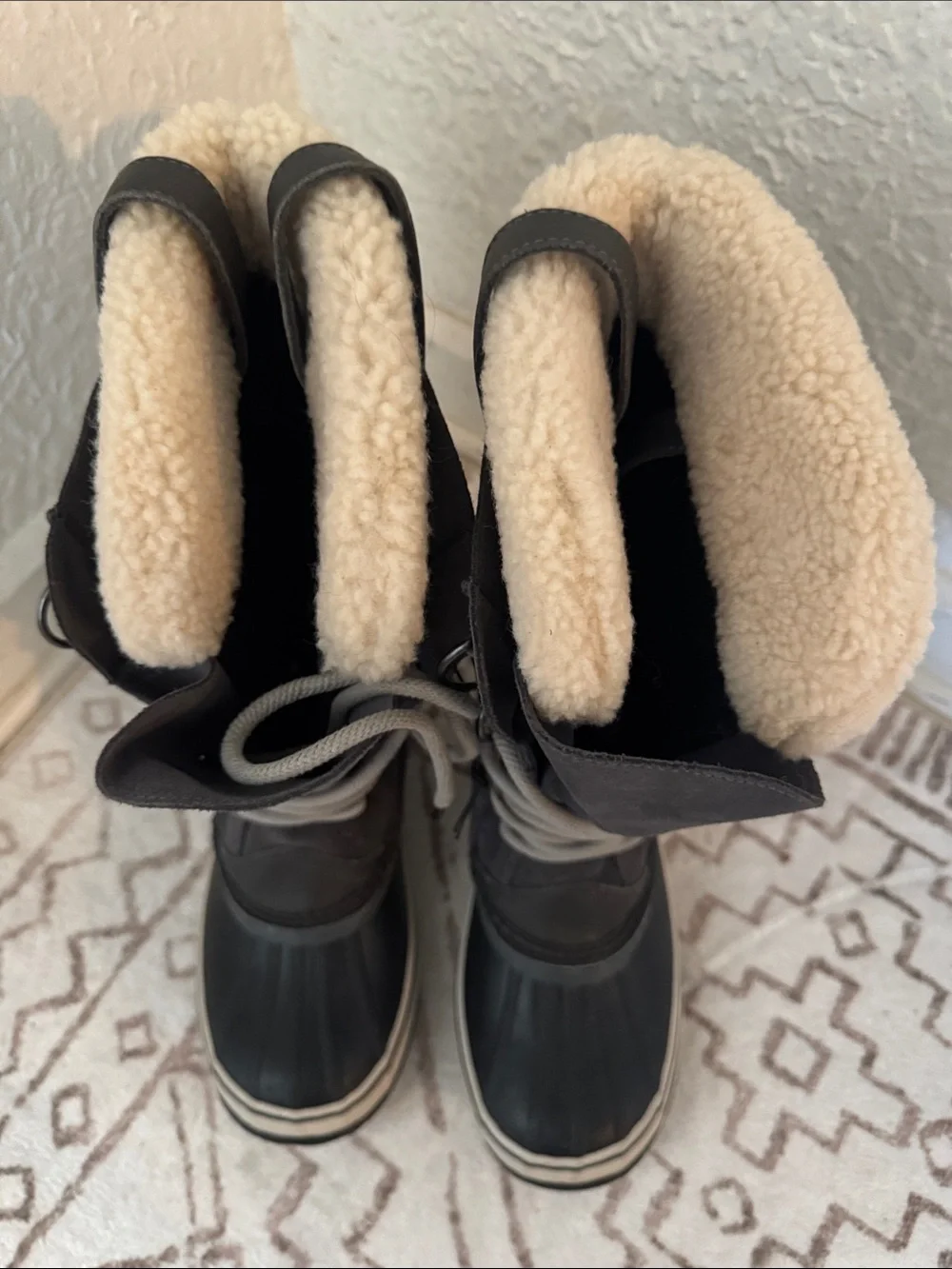 Sorel Gray & Cream Insulated Lace-Up Winter Boots